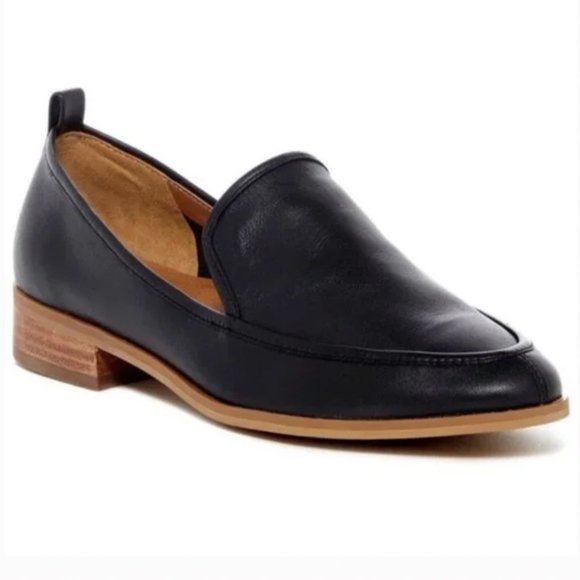 susina almond toe loafer